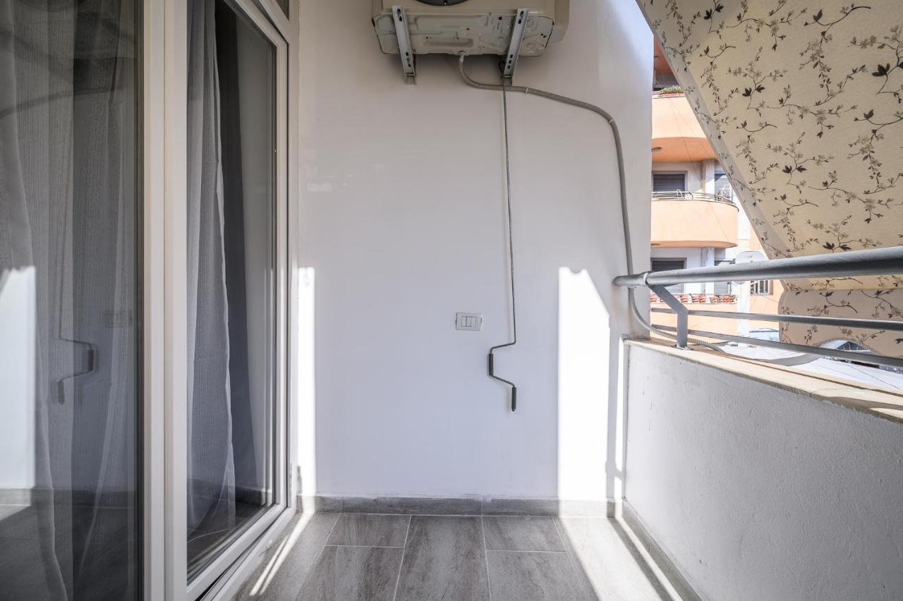 Miku Apartment-Modernly Designed Downtown טיראנה מראה חיצוני תמונה