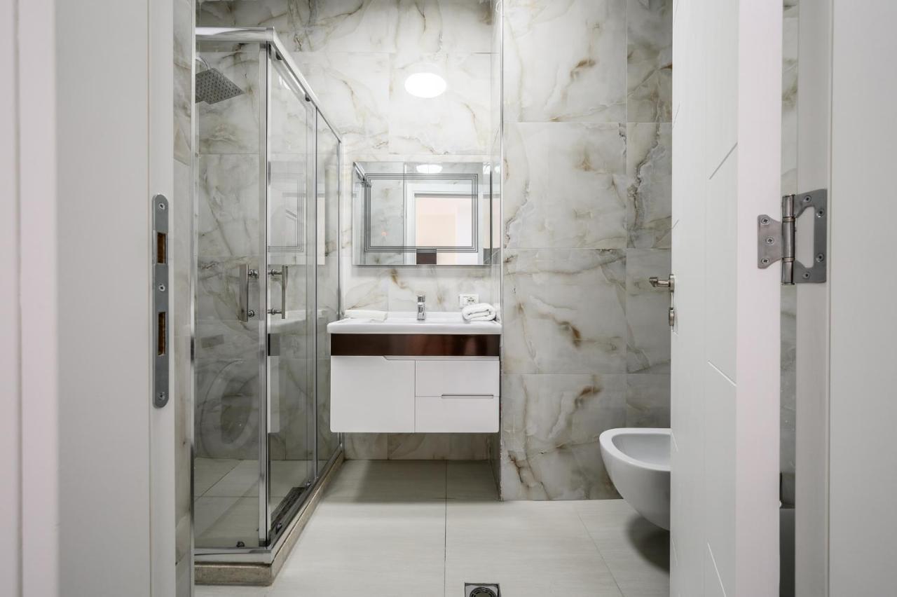 Miku Apartment-Modernly Designed Downtown טיראנה מראה חיצוני תמונה
