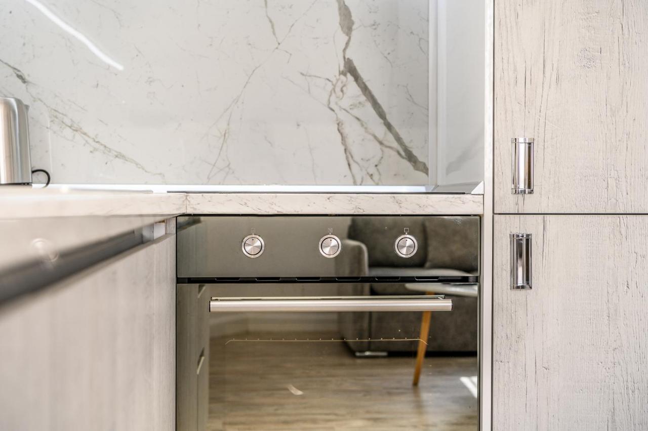 Miku Apartment-Modernly Designed Downtown טיראנה מראה חיצוני תמונה
